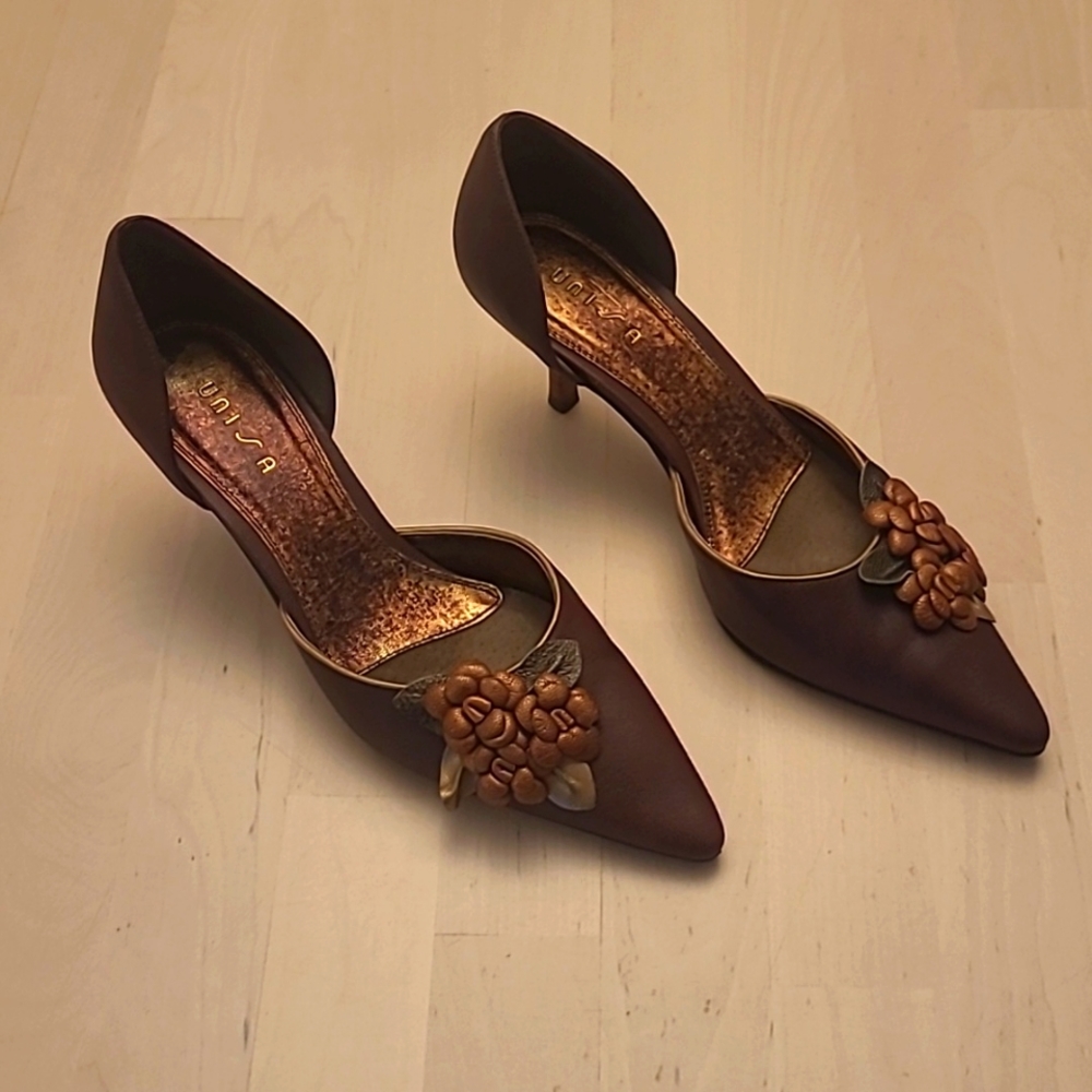 EUC Unis Brown/Bronze Floral Point Toe Open Side Pumps